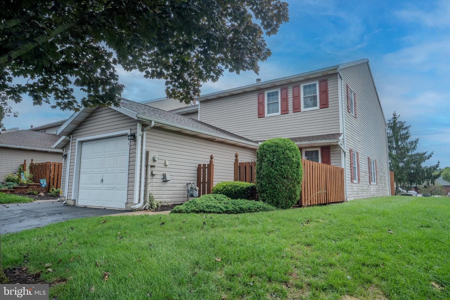 401 Bentwood Ln — photo