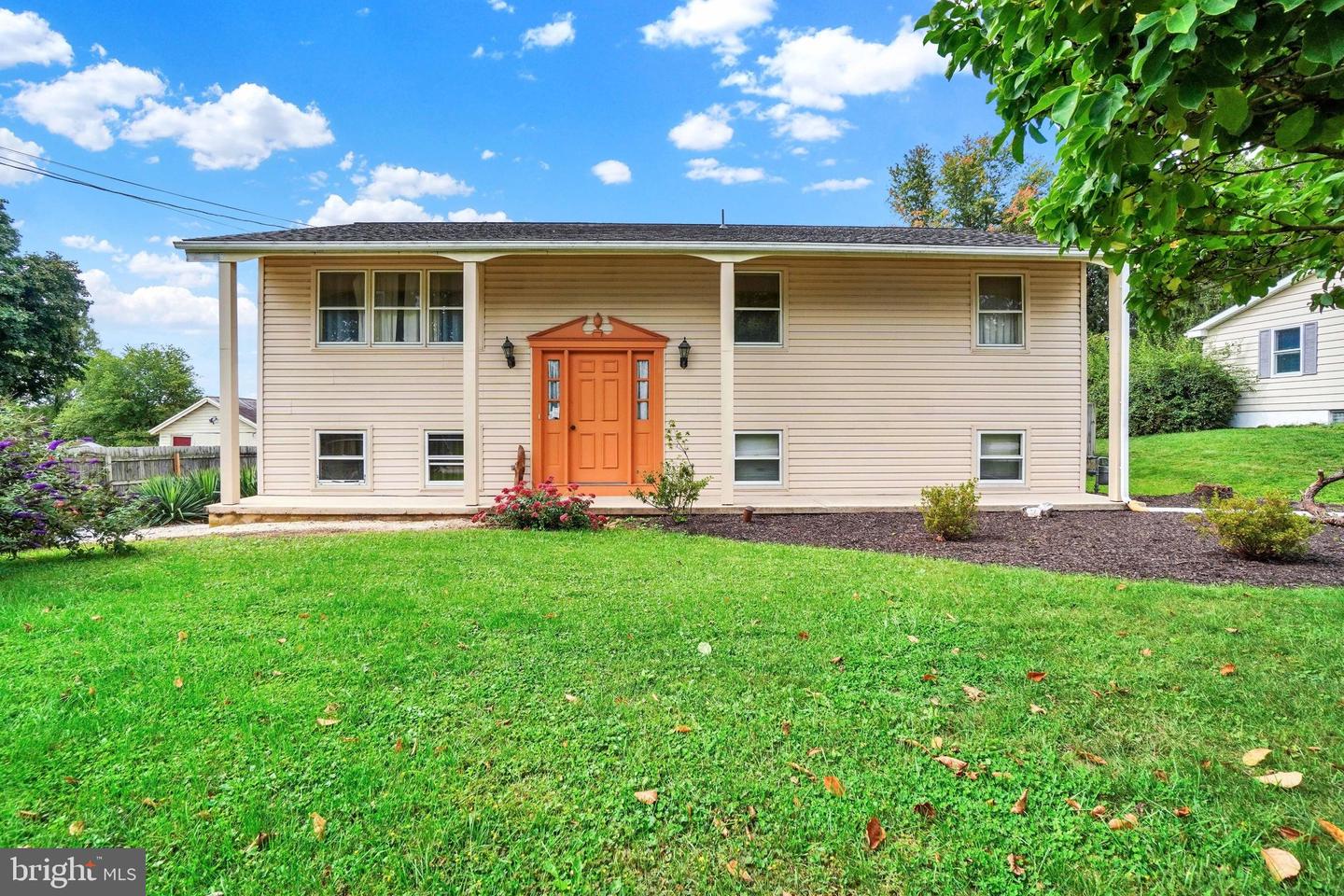 2140 Derry — photo