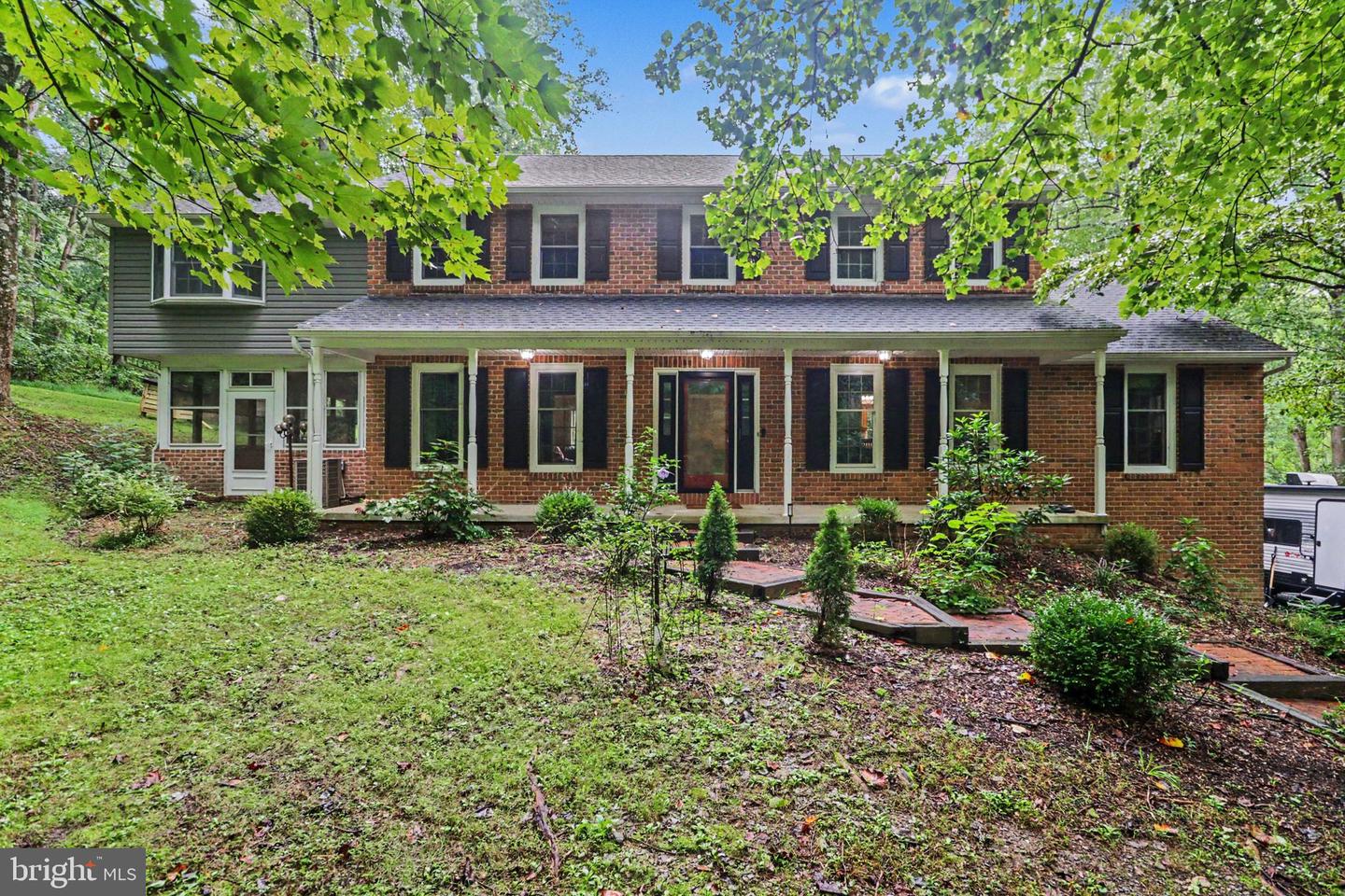 332 Laurel Dr — photo