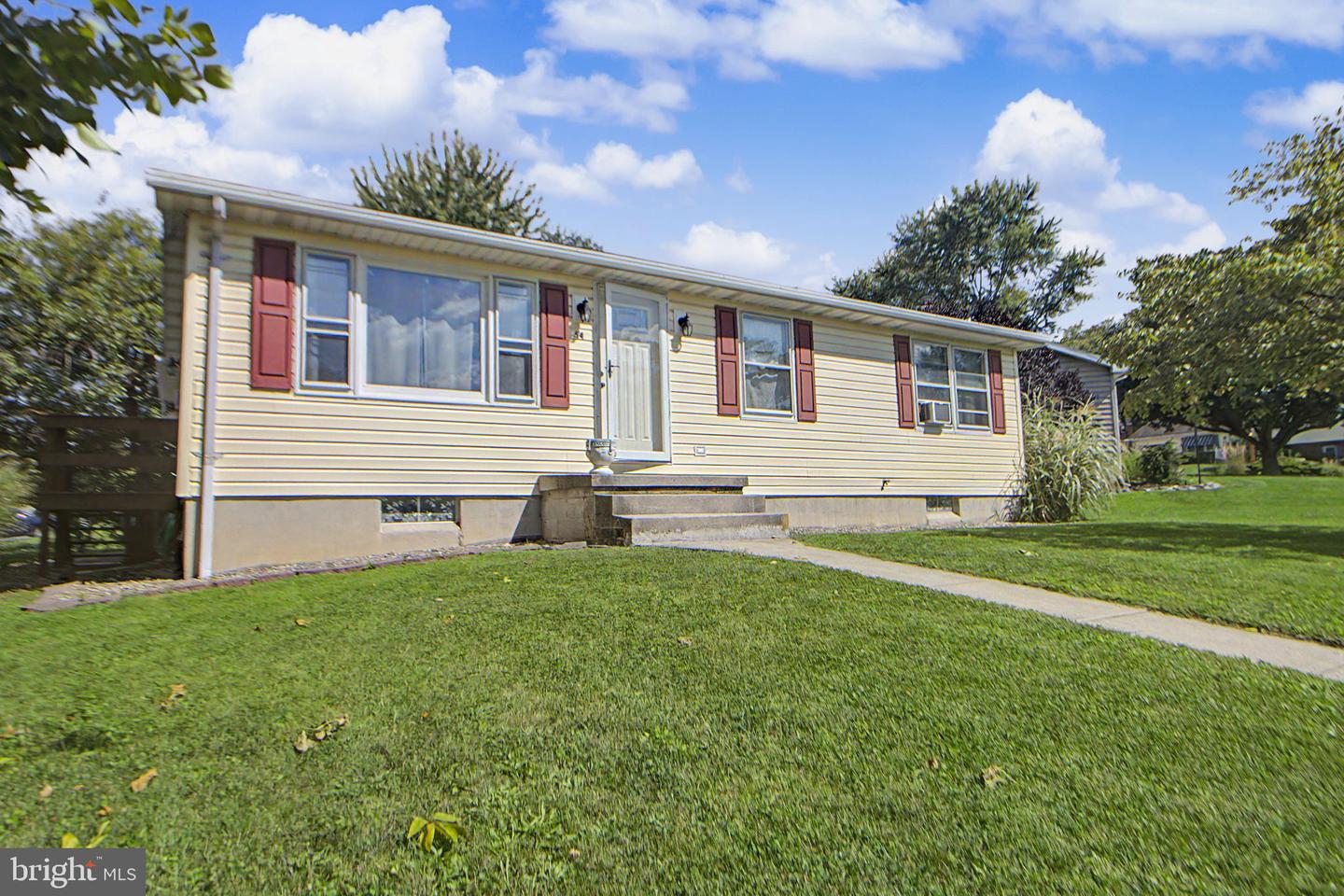 54 Lion Dr — photo