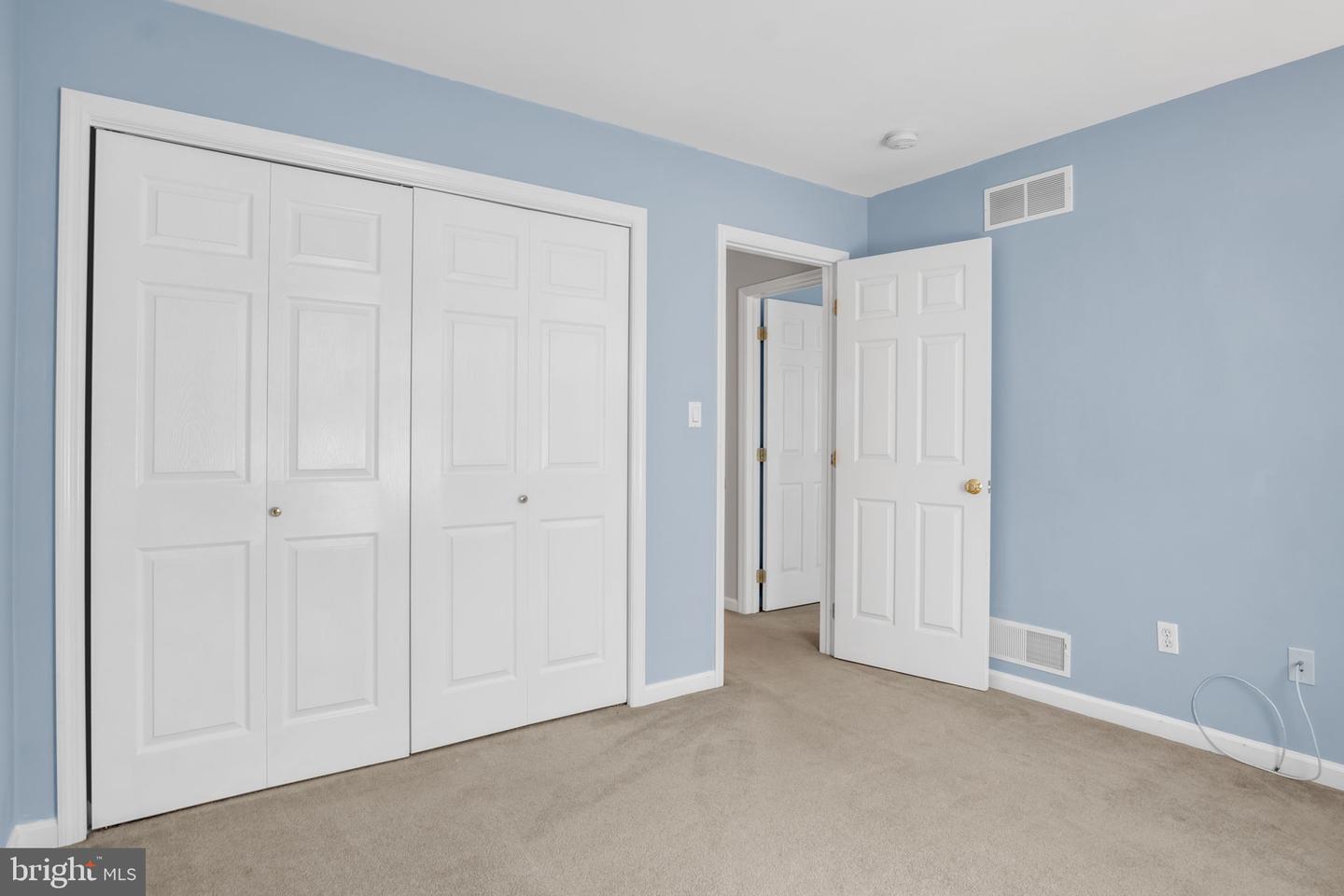 144 Lakeside Dr — photo