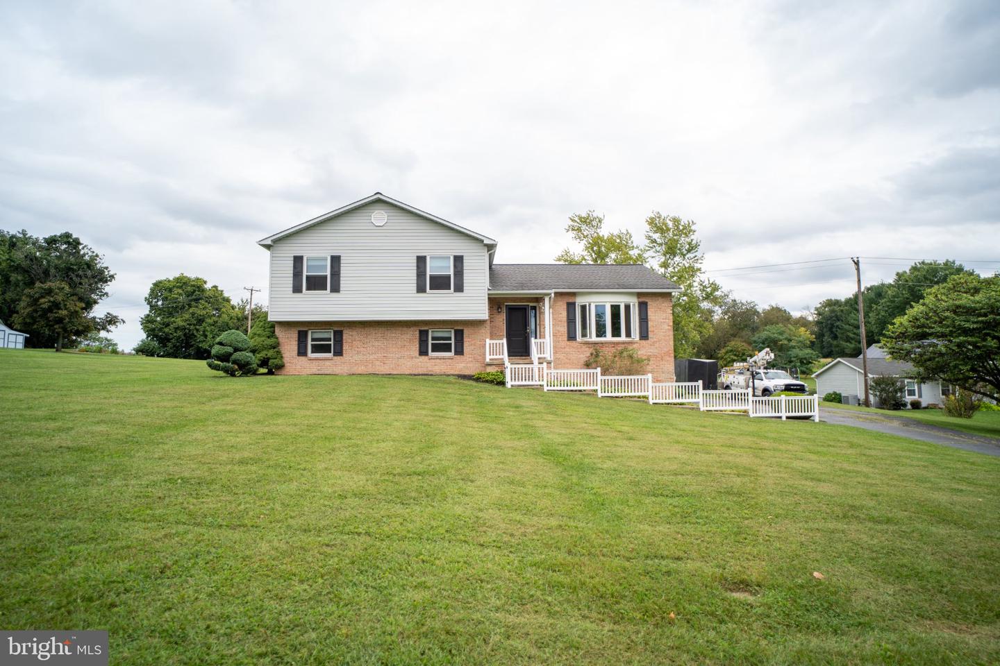 1017 Valley Rd — photo