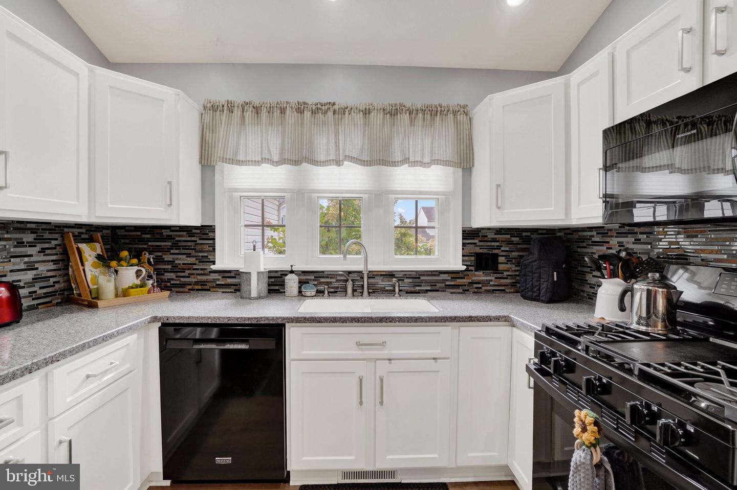 593 Harvest Dr — photo