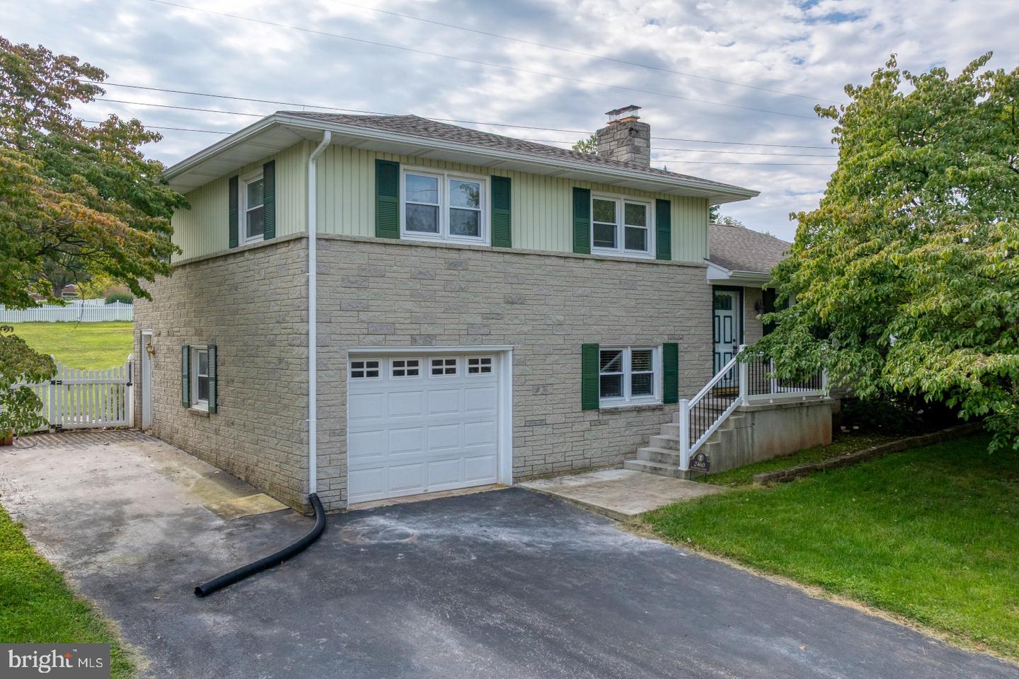 2460 Wyndhurst Ct — photo
