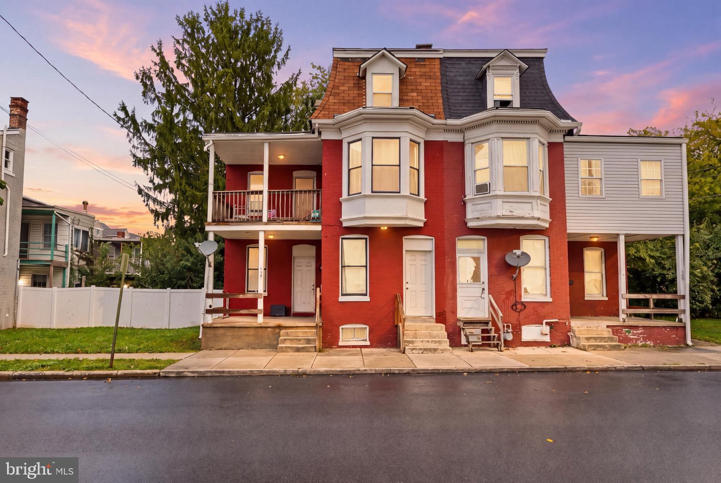 409 E Walnut St — photo