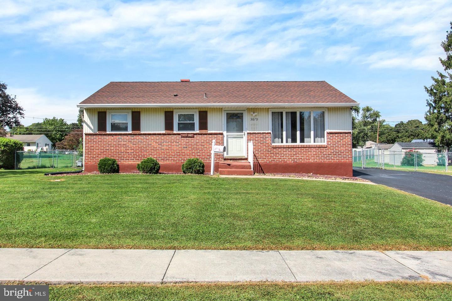3879 Oakleigh Dr — photo