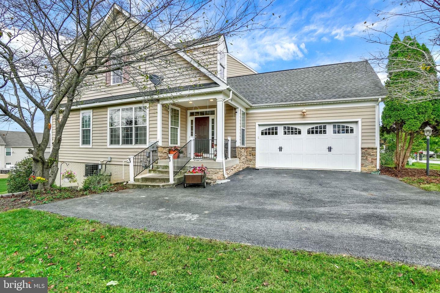592 Lake Redman Ct — photo
