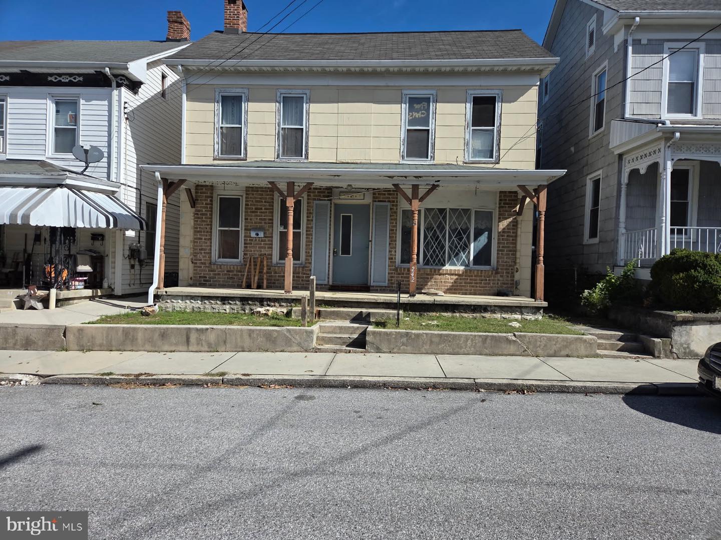 242 Locust St — photo