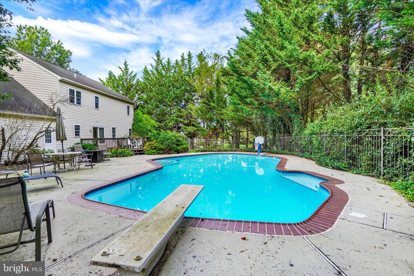25 Martingale Dr — photo