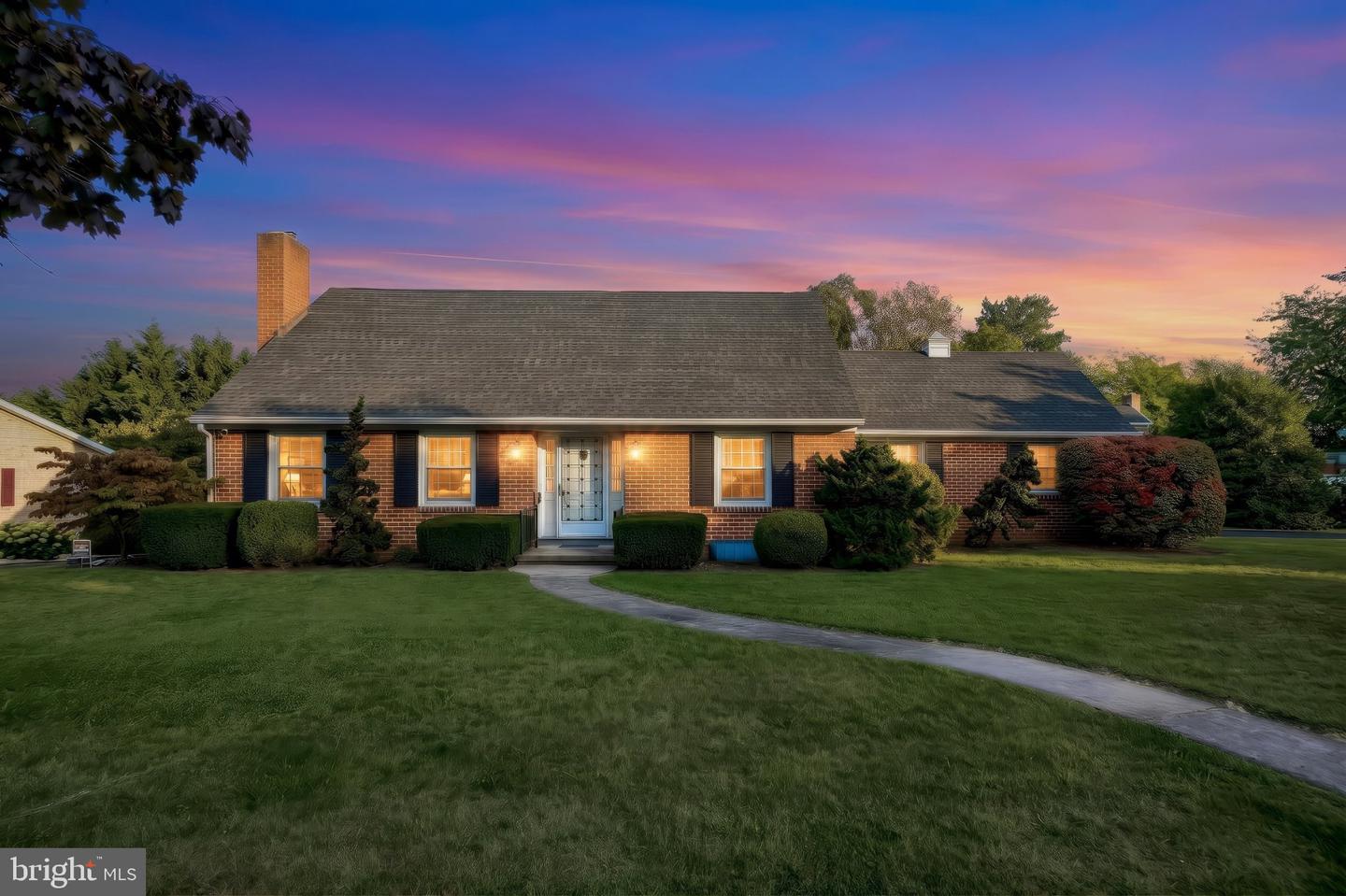 360 Grant Dr — photo