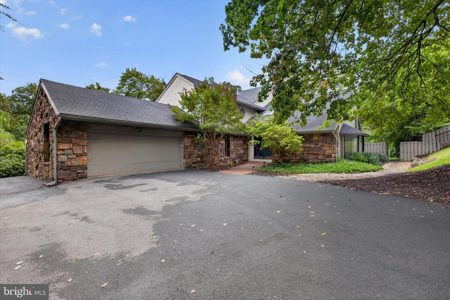 790 Glenwood Dr — photo