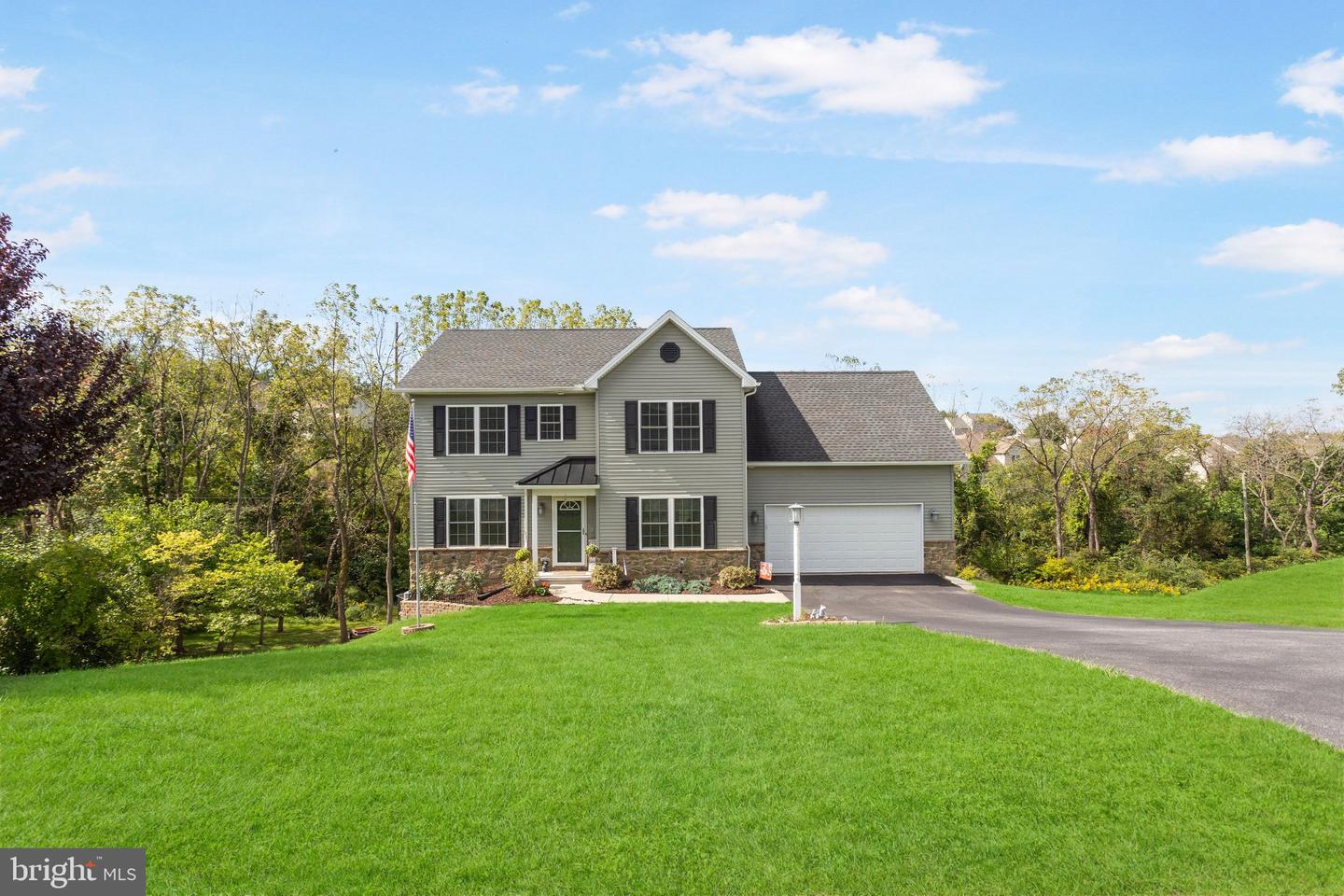 385 Barclay Dr — photo