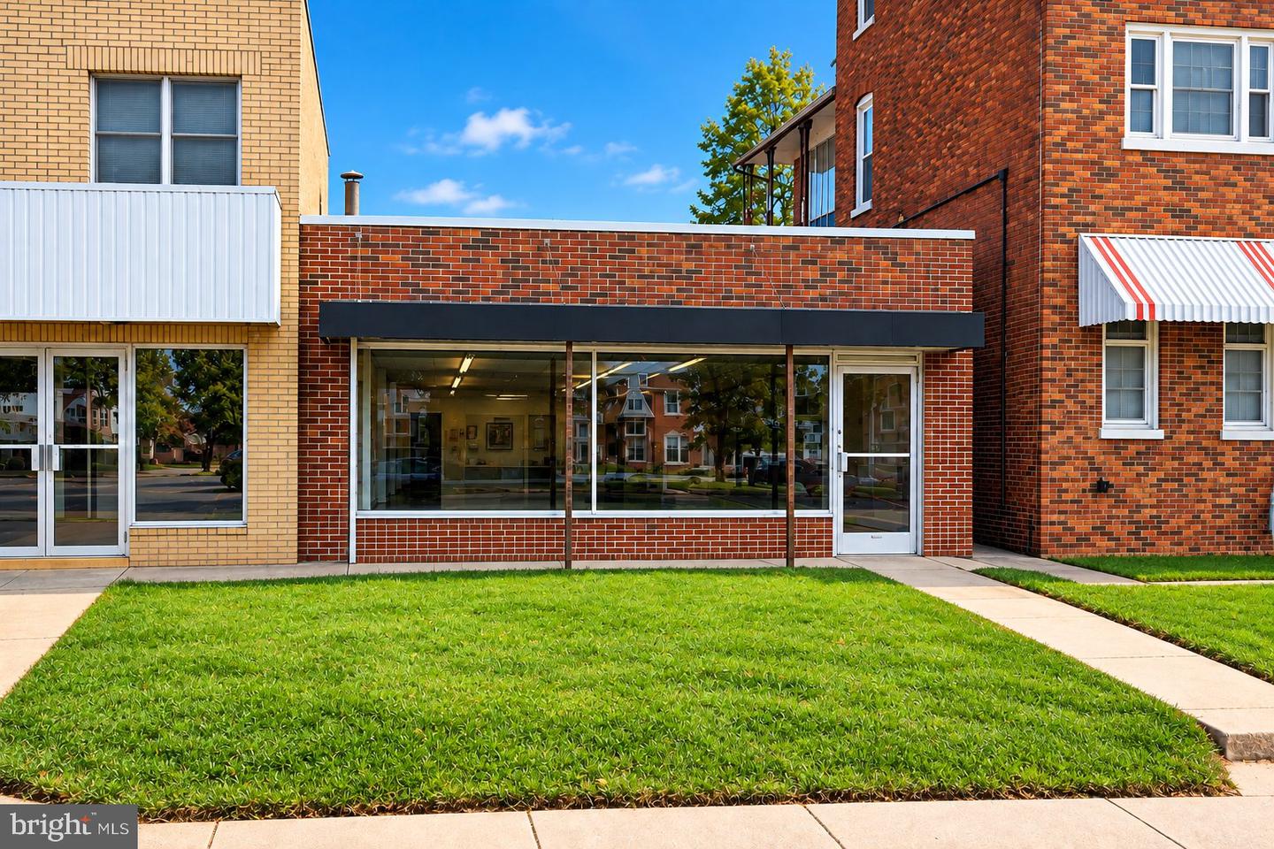 1512 W Market St — photo