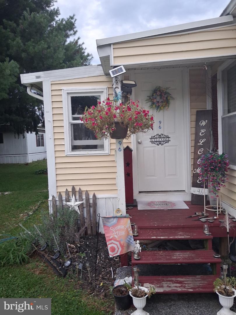 96 Maple Rd — photo