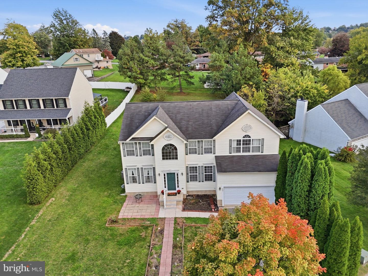 309 Majestic Cir — photo