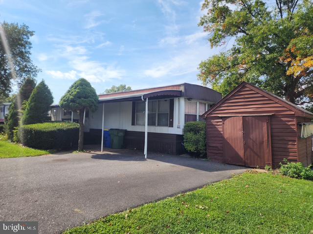 129 Seneca Ave — photo