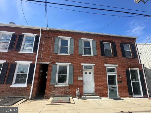 320 S Front St — photo