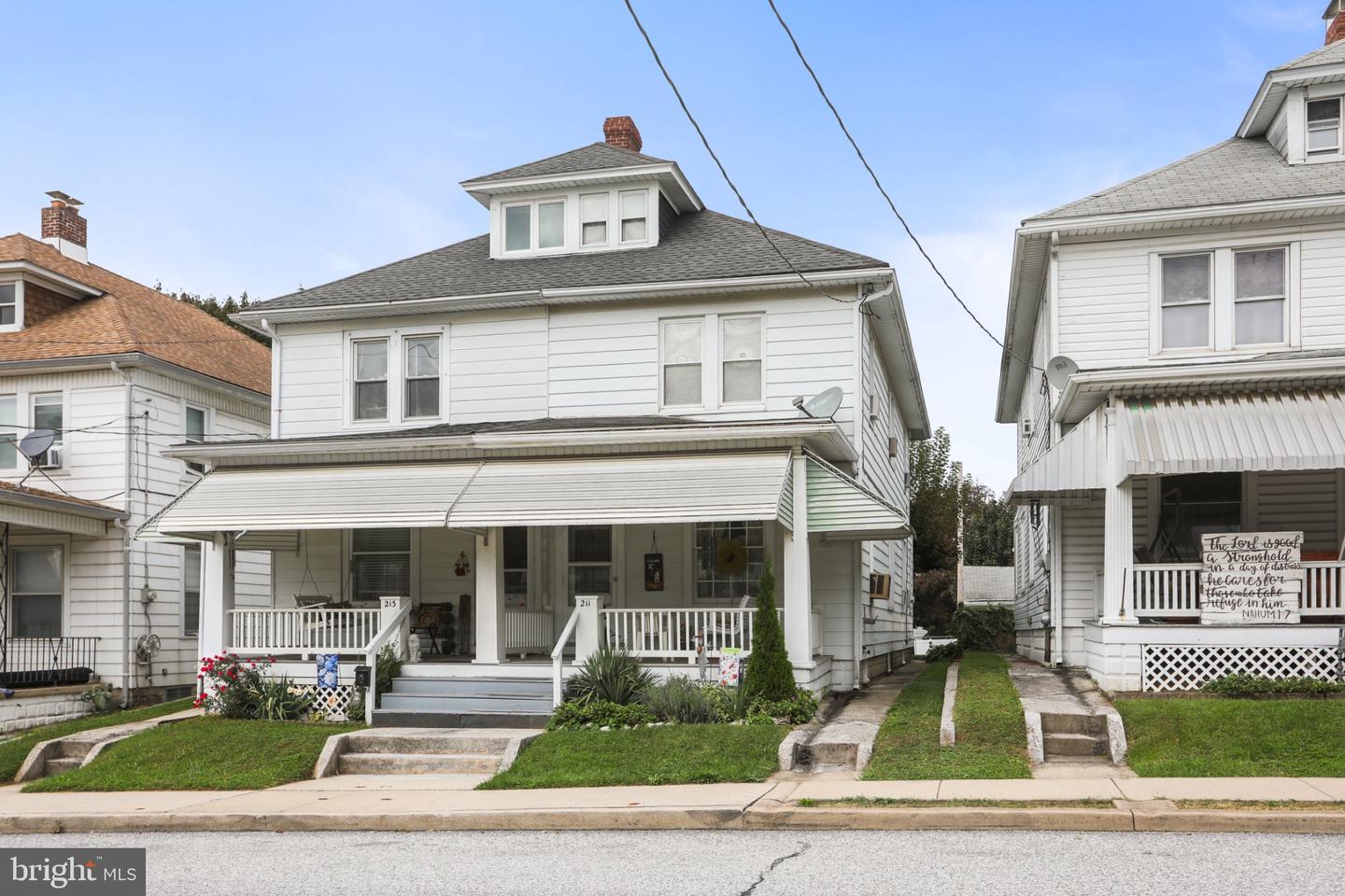 211 W High St — photo