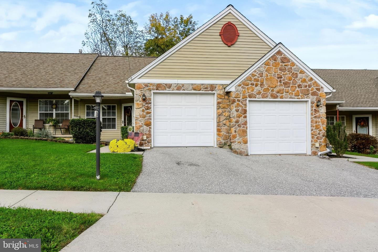 1706 Boxwood Ct — photo