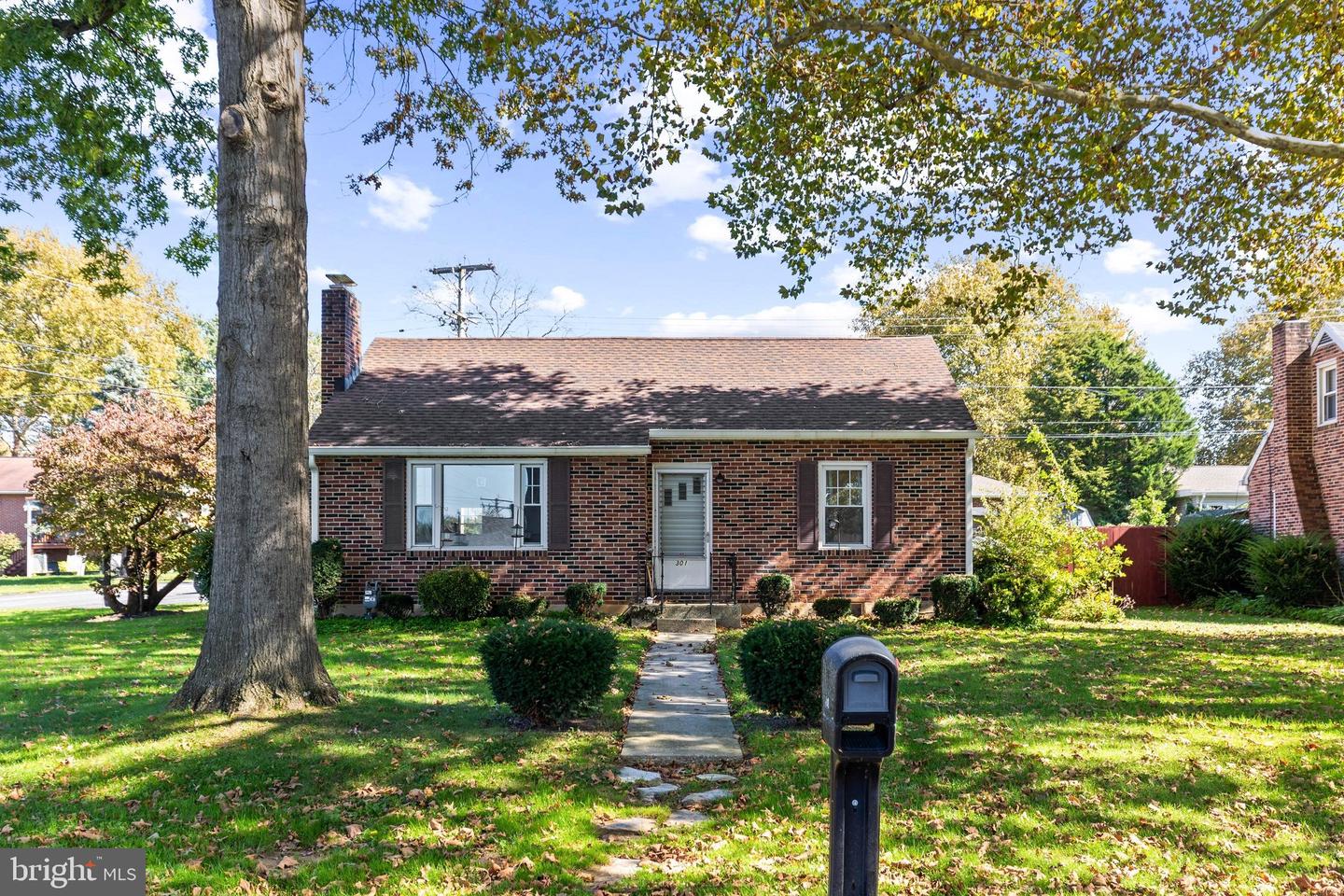 301 S Kershaw St — photo
