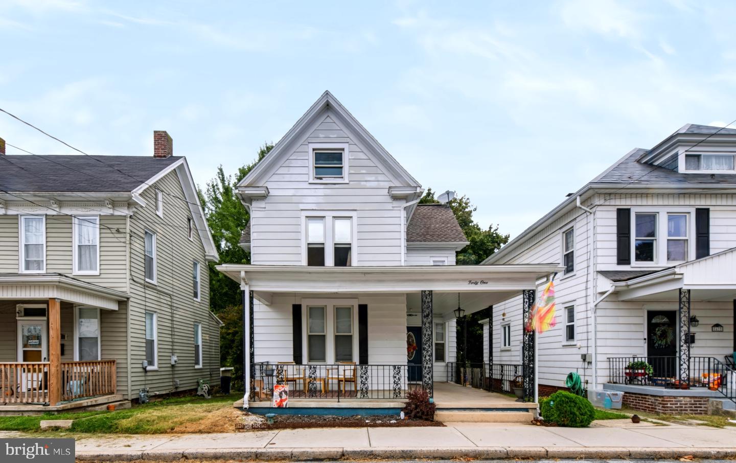 41 E Maple St — photo