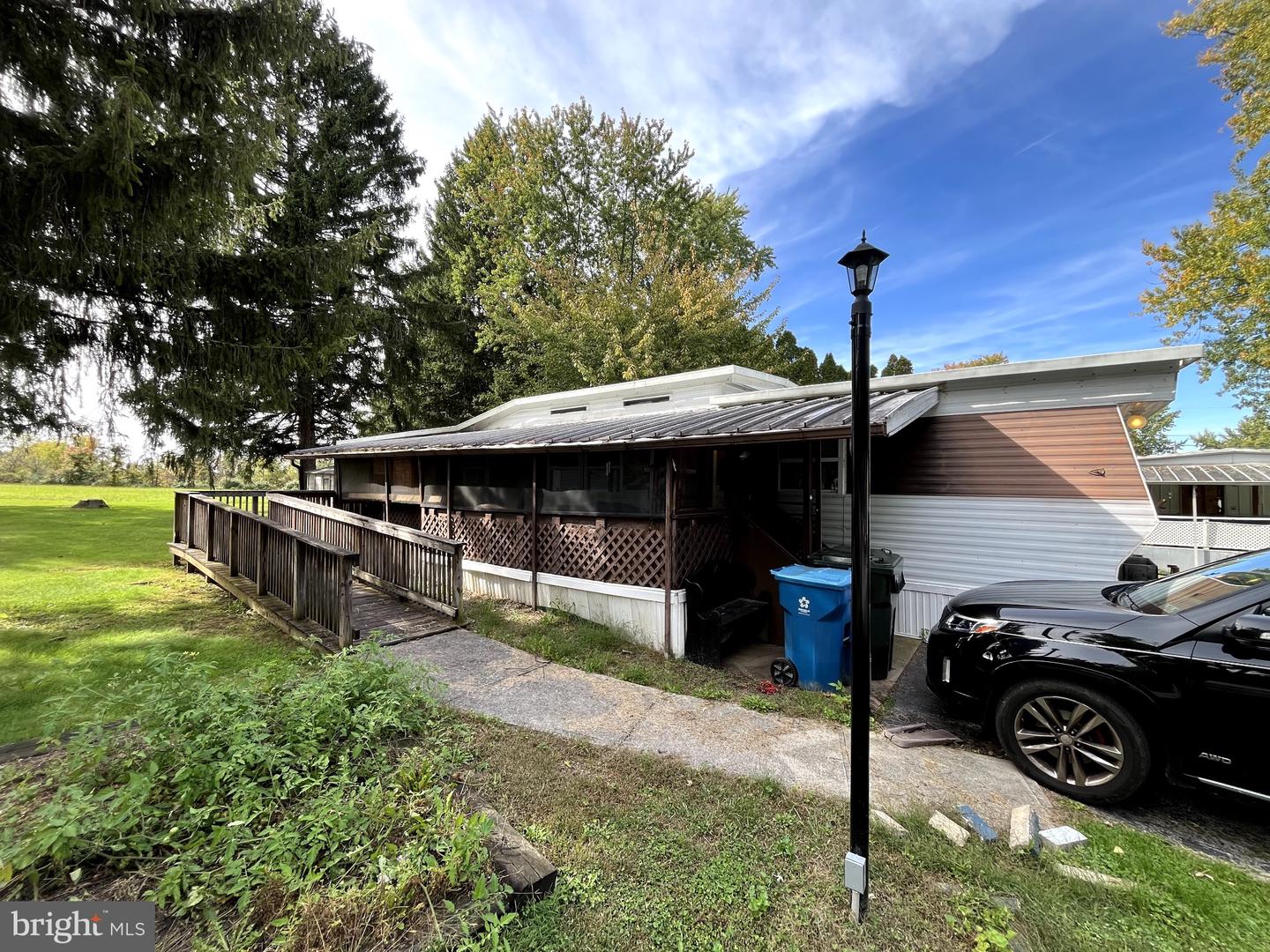 459 Clover Dr — photo