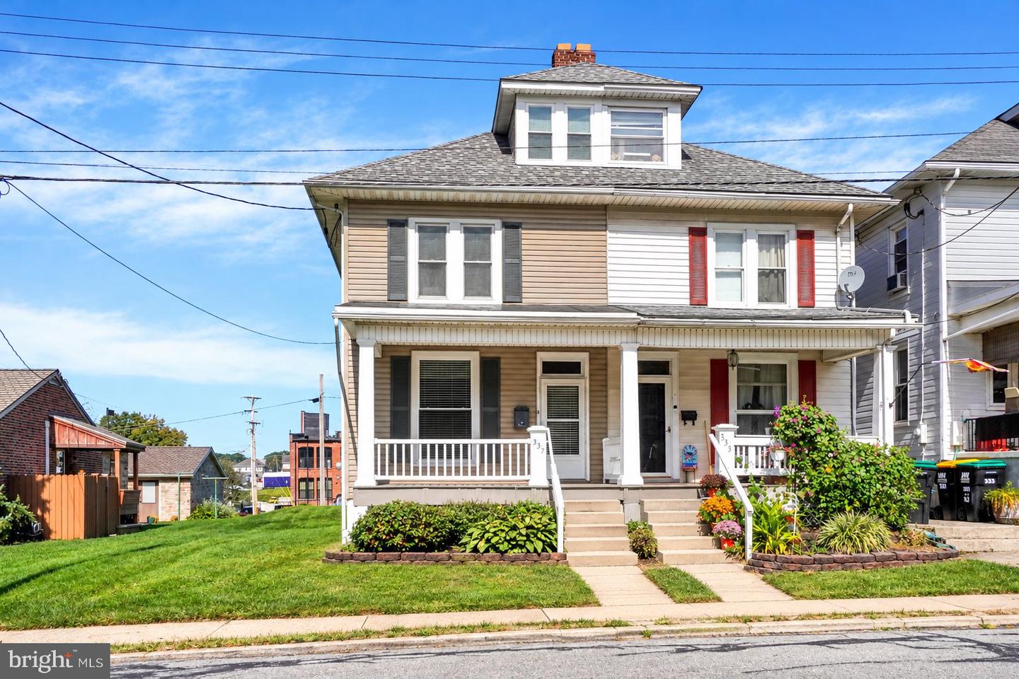 337 W Maple St — photo