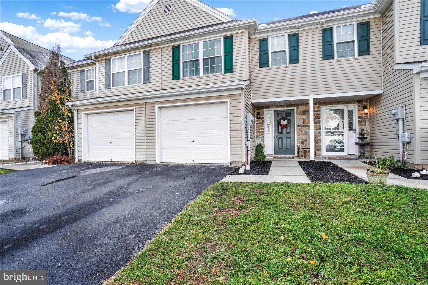340 Fisher Dr — photo