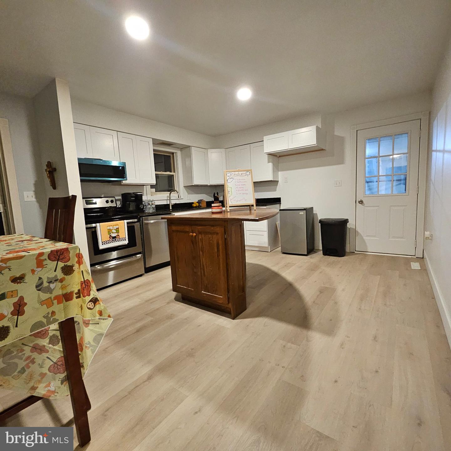 325 Hillcrest Dr — photo