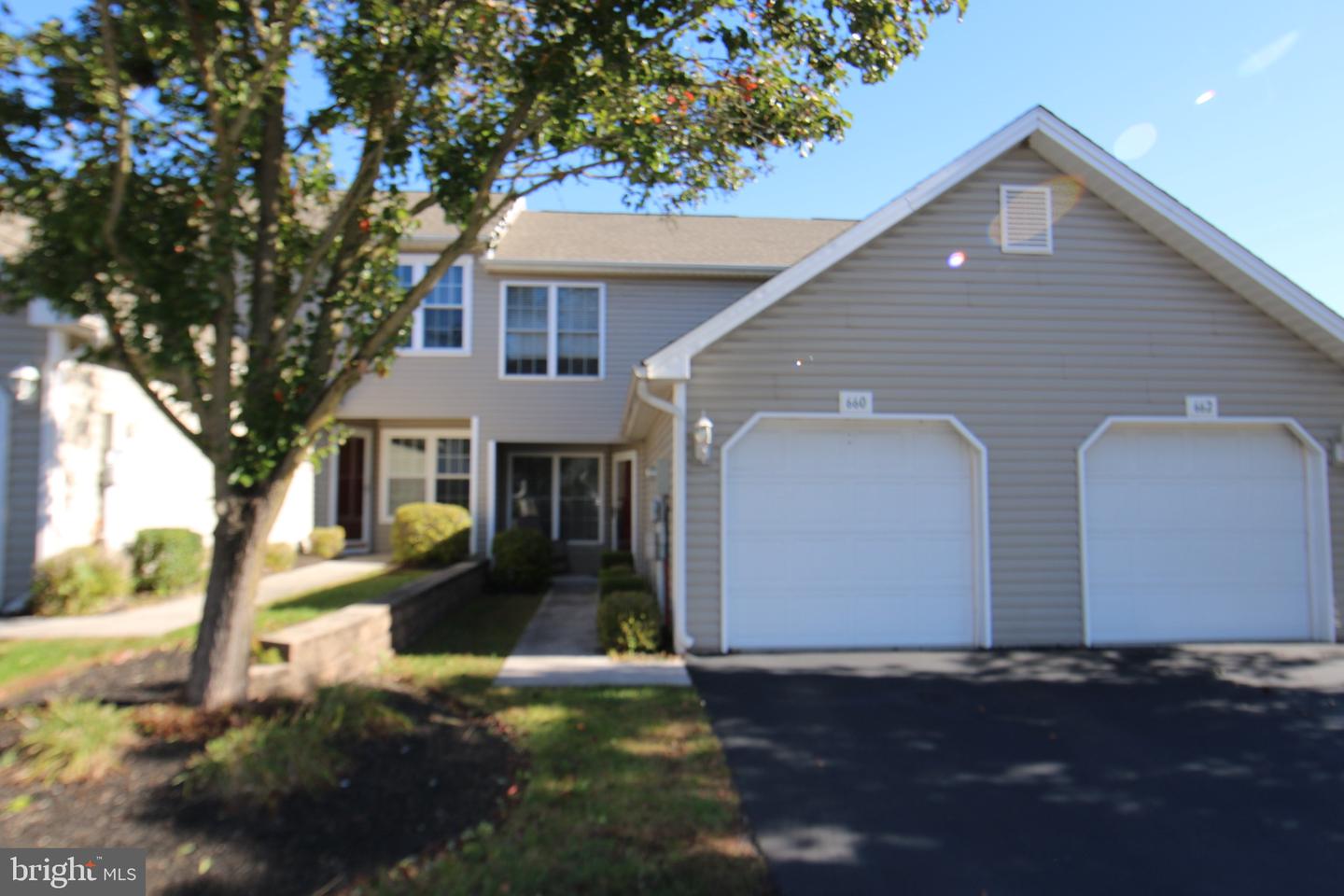 660 Mallard Dr — photo