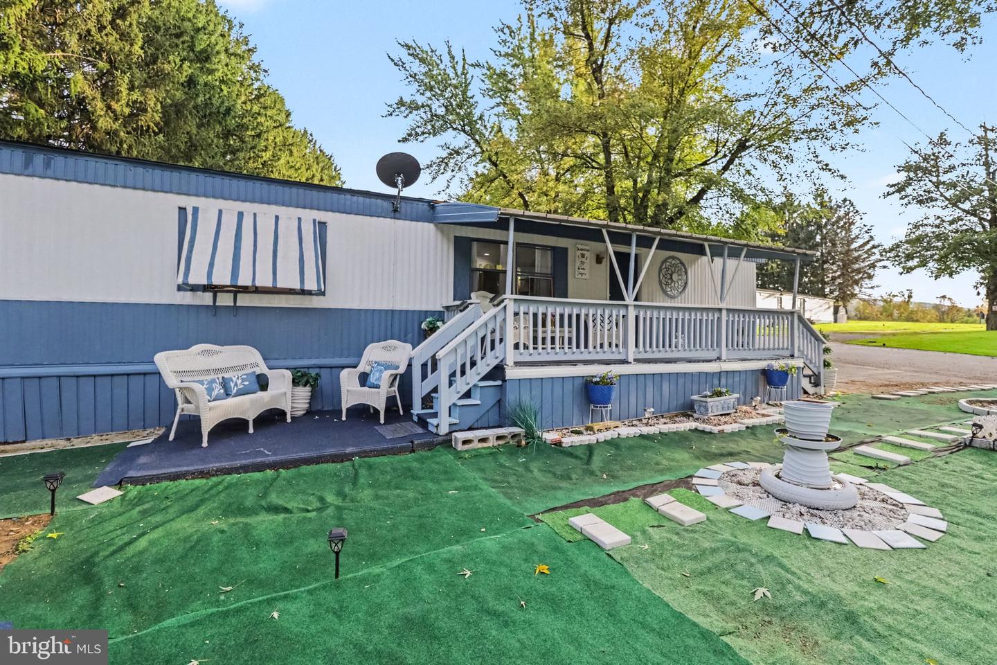 458 Clover Dr — photo