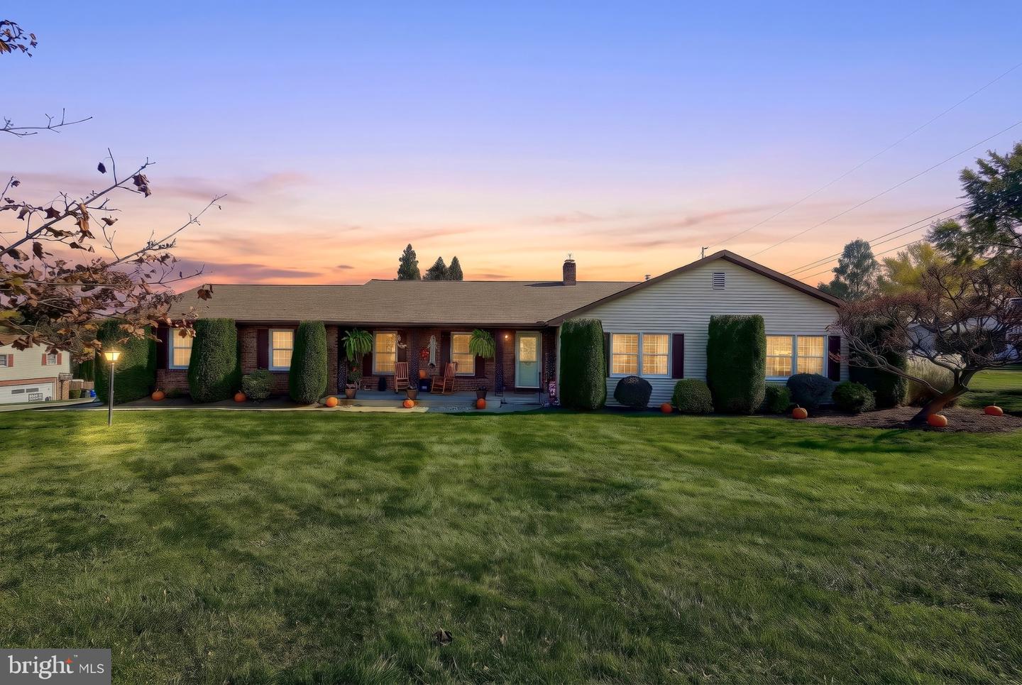 2398 Marlborough Dr — photo