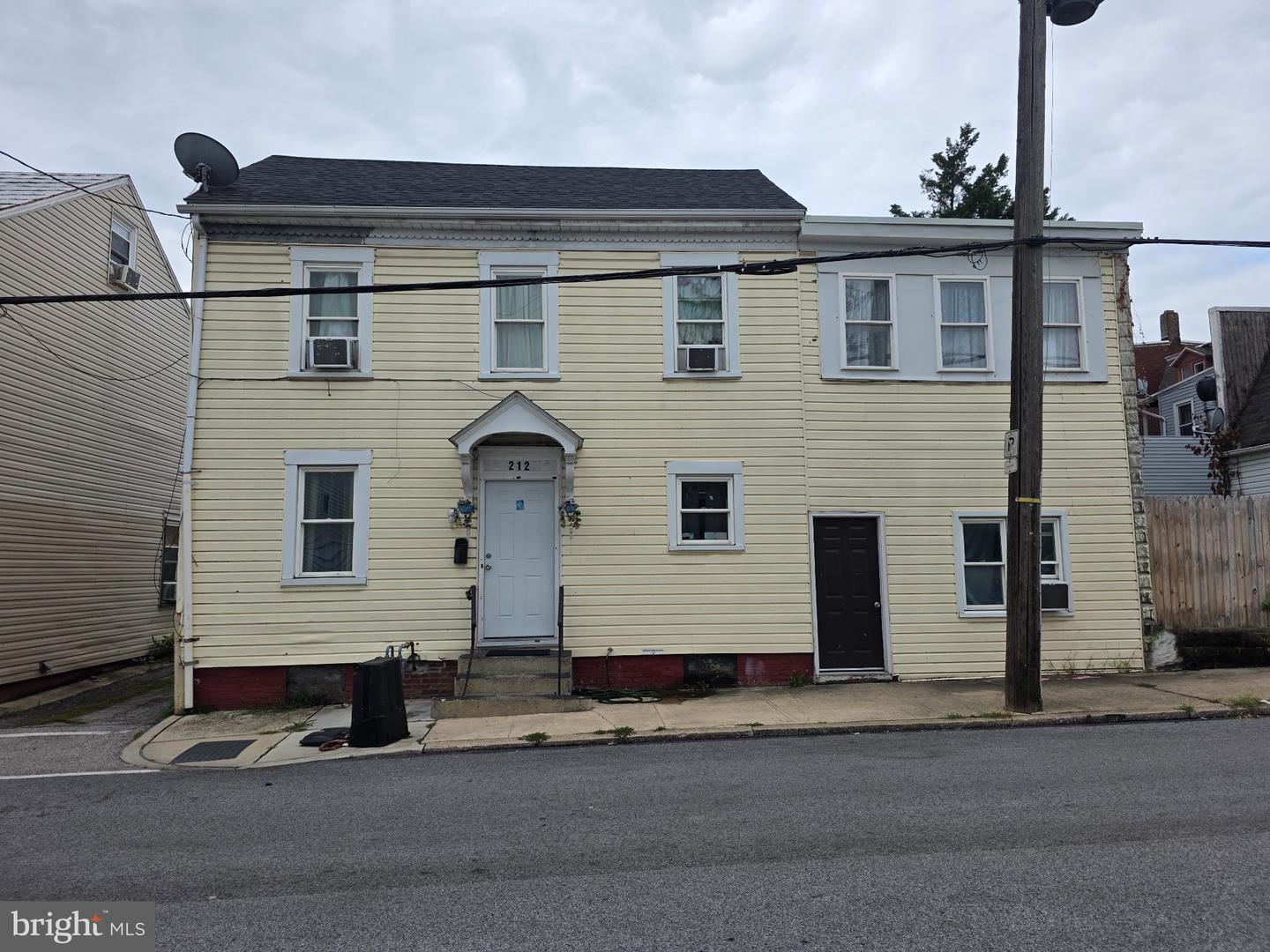 212 S Hartley St — photo