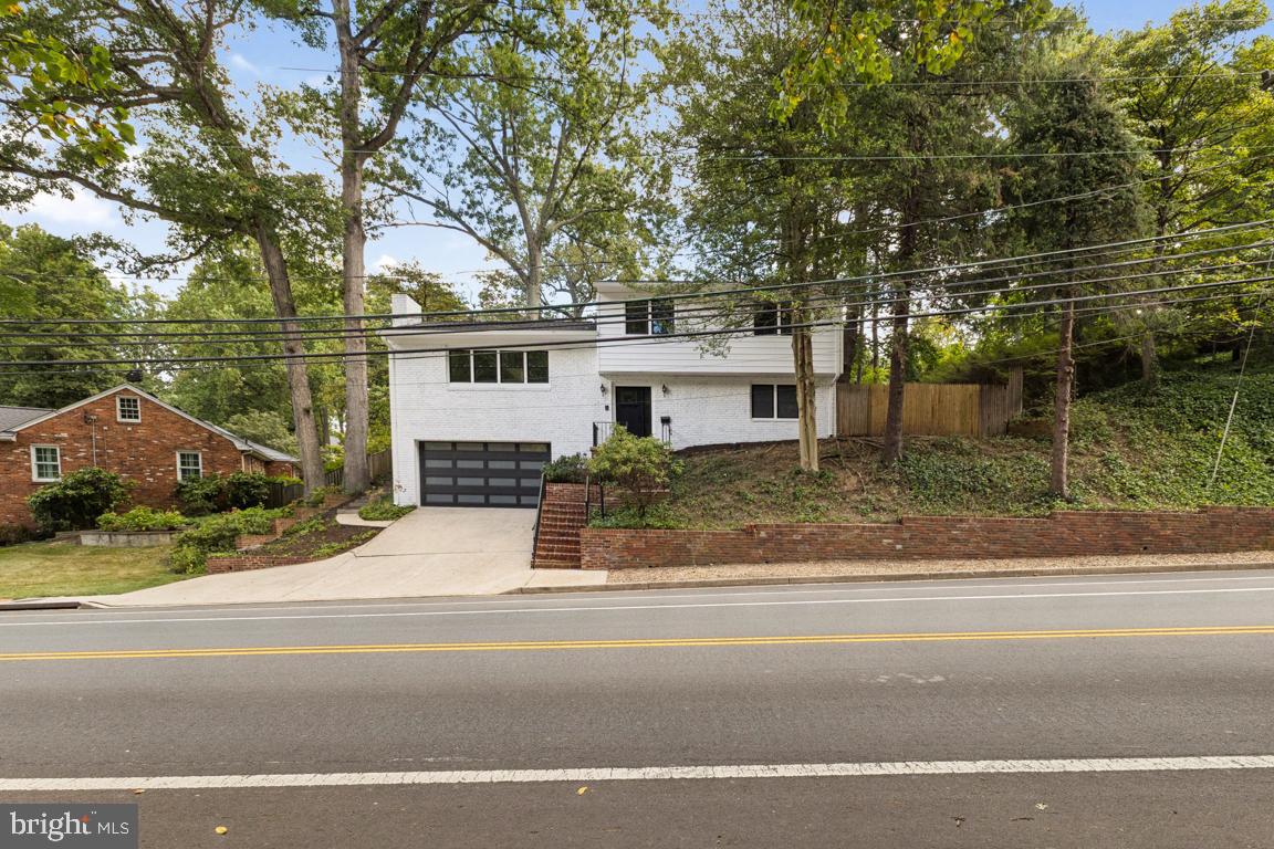 3209 Military Rd — photo
