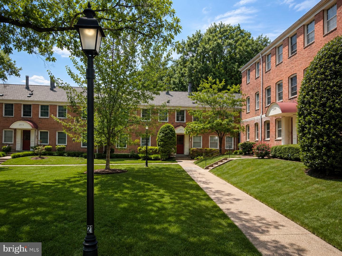 2511 Arlington Blvd #101 — photo