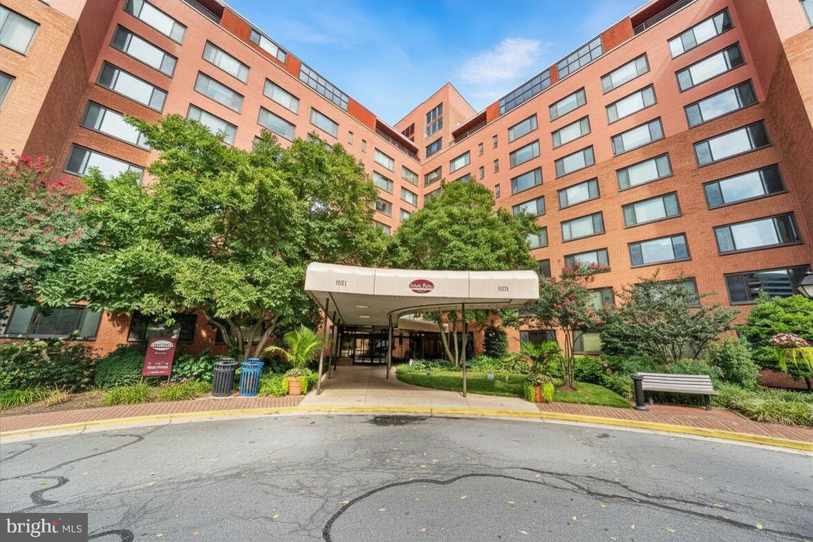 1021 Arlington Blvd #241 — photo
