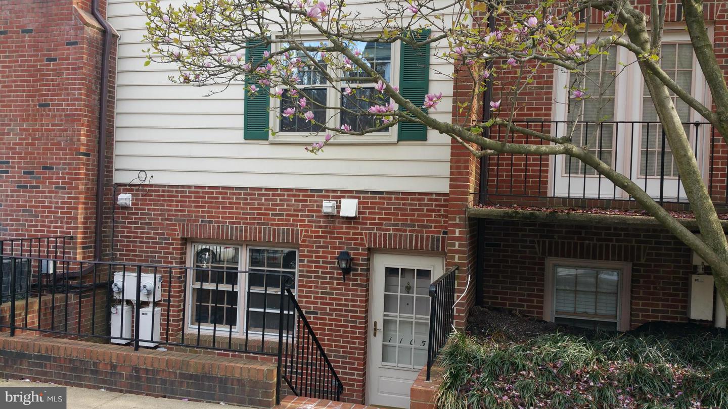 1105 N Stuart St #1 — photo