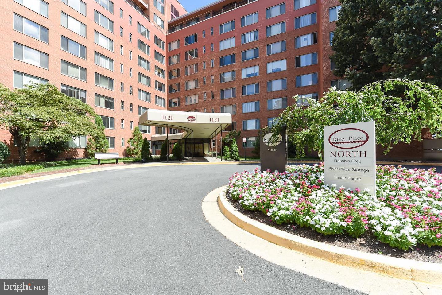 1121 Arlington Blvd #541 — photo