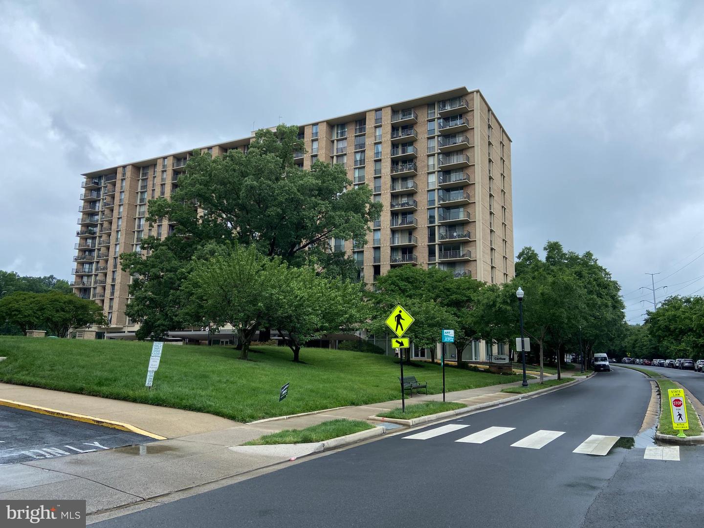 4600 S Four Mile Run Dr #827 — photo