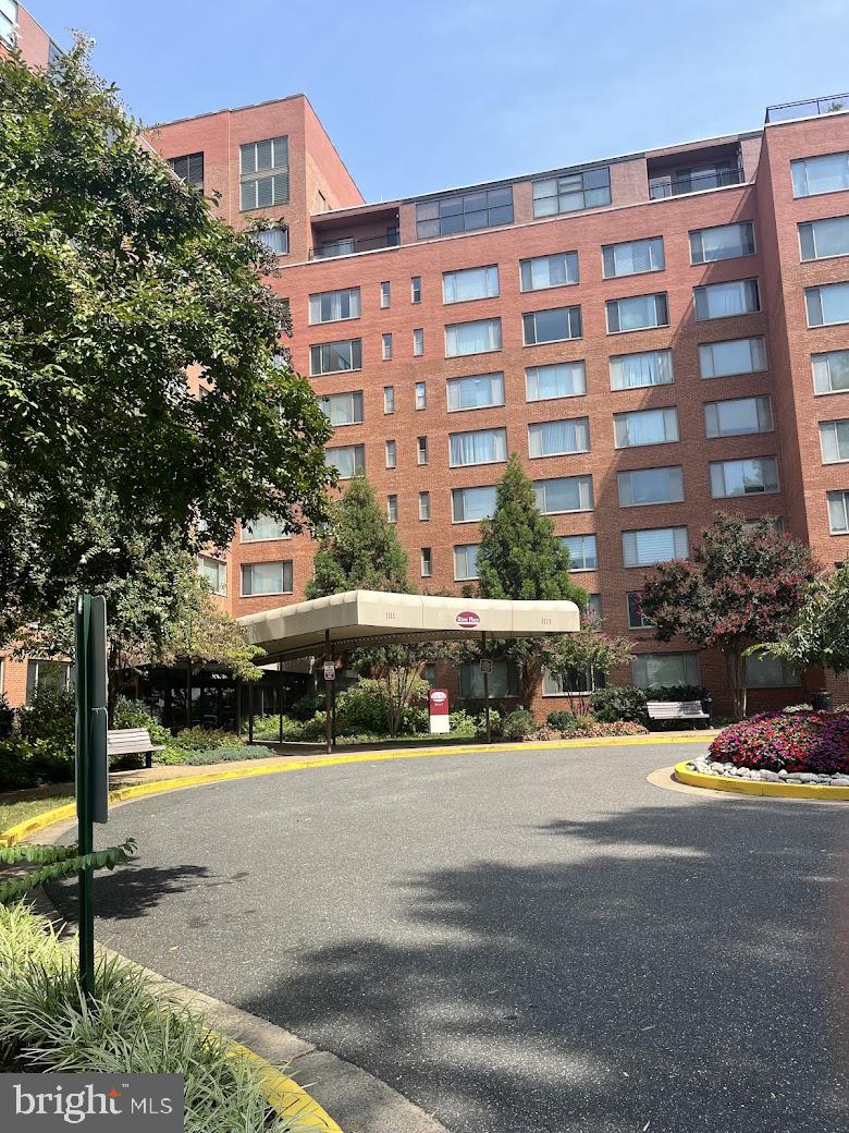 1111 Arlington Blvd #929 — photo