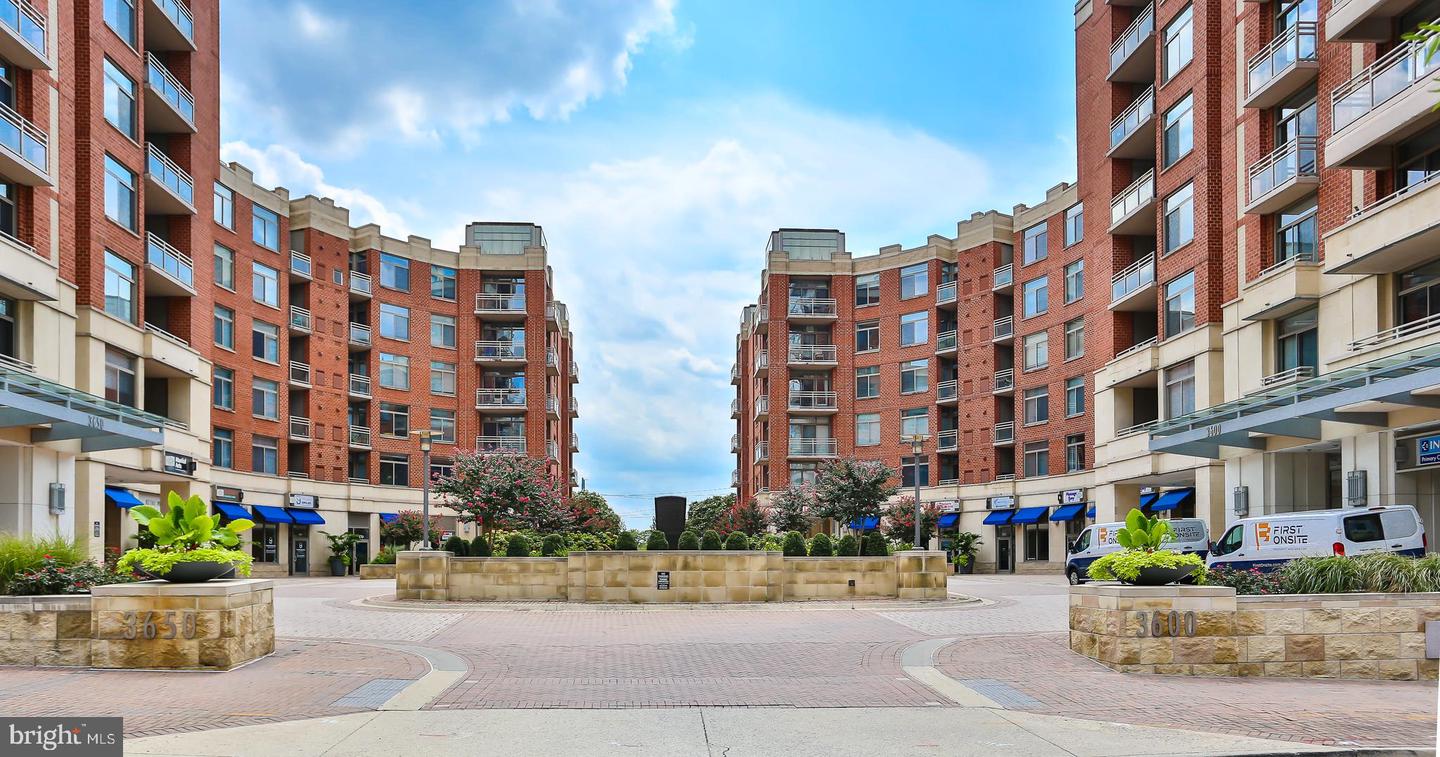 3600 S Glebe Rd #406W — photo