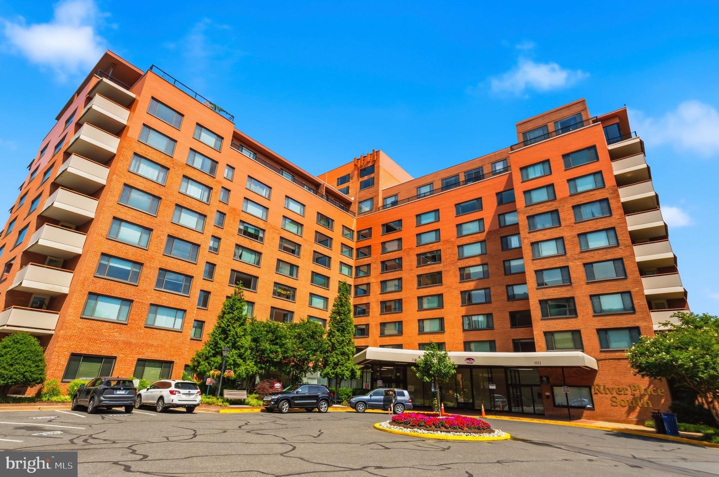 1011 Arlington Blvd #707 — photo