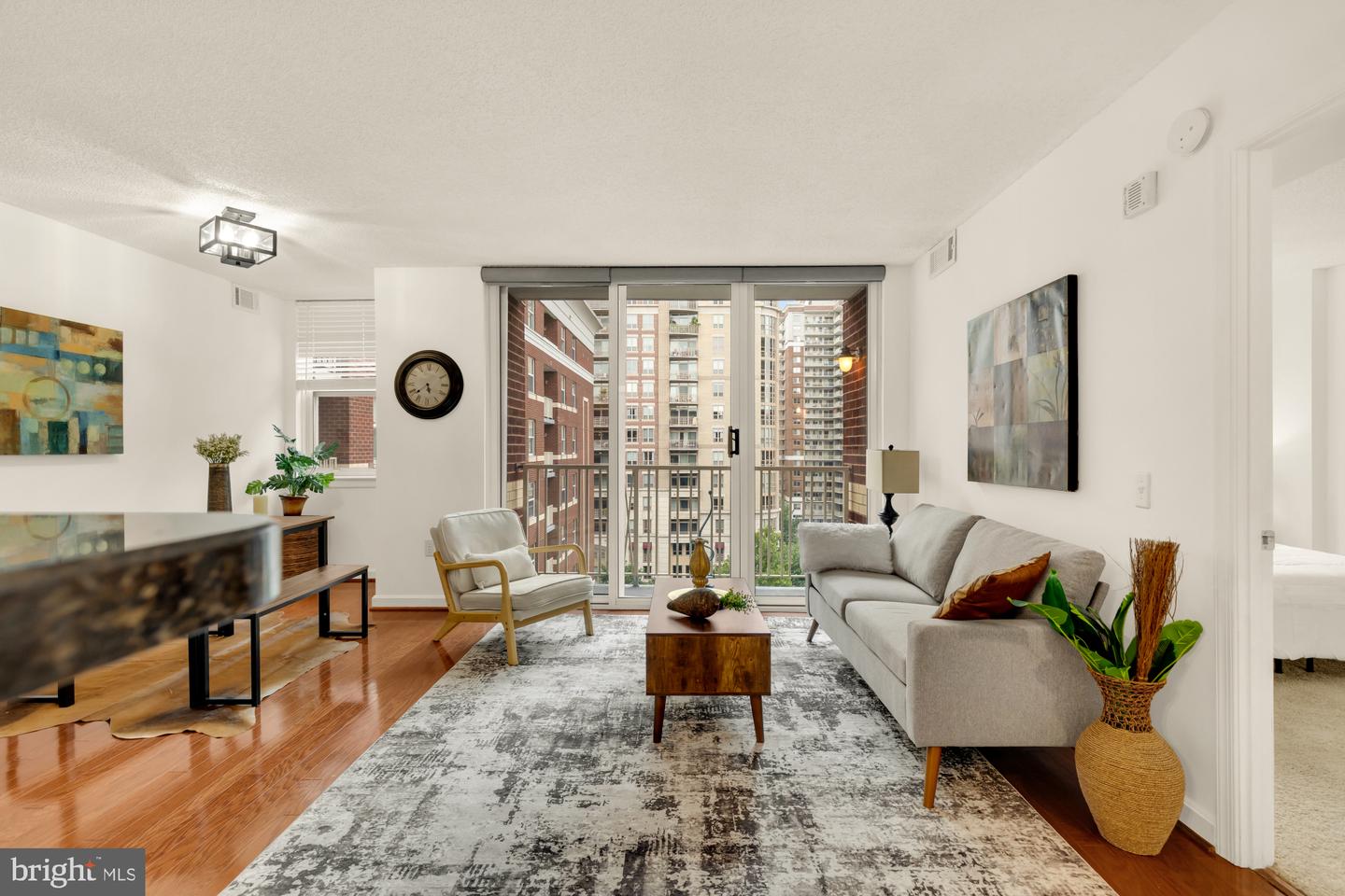 880 N Pollard St #801 — photo
