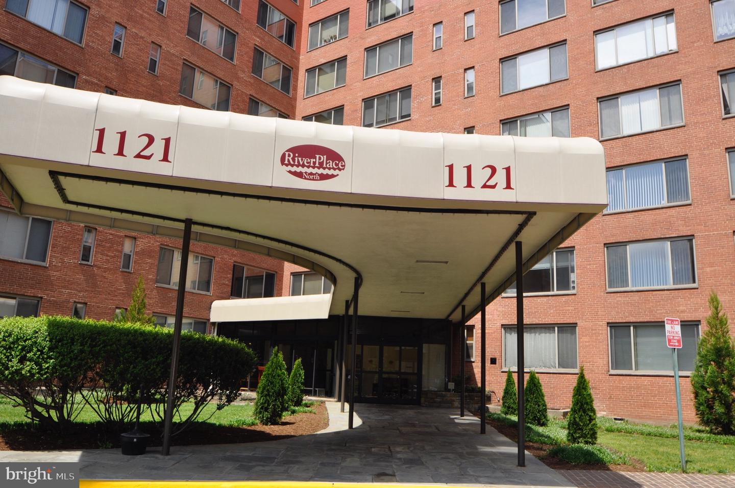1121 Arlington Blvd #722 — photo
