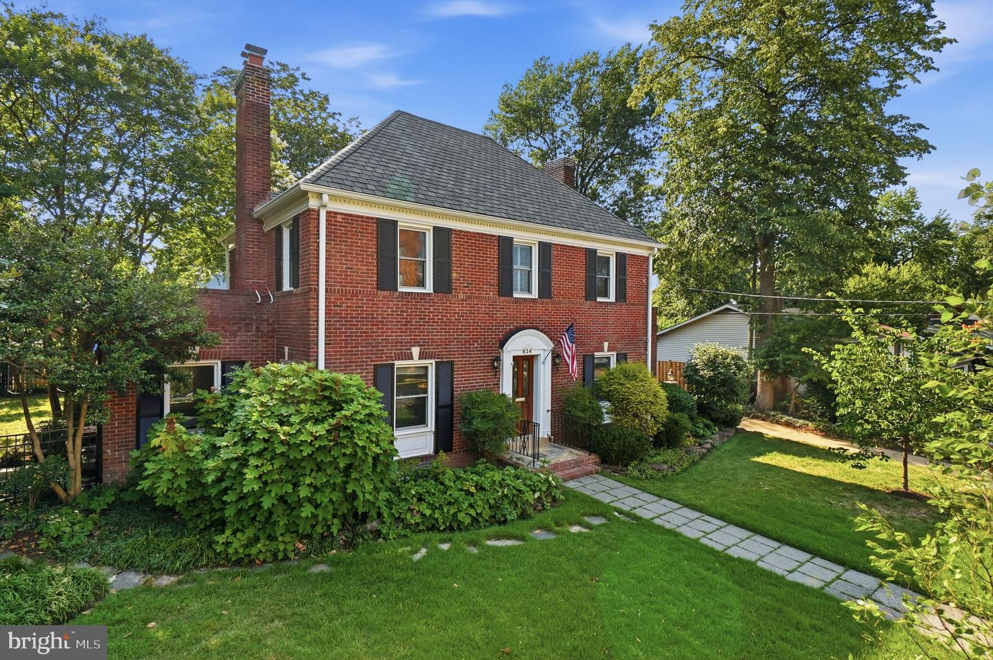 824 S Courthouse Rd — photo