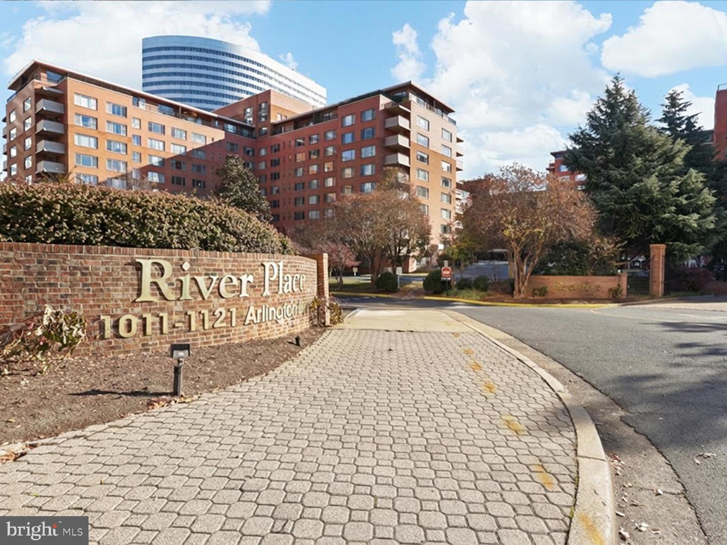 1021 Arlington Blvd #614 — photo