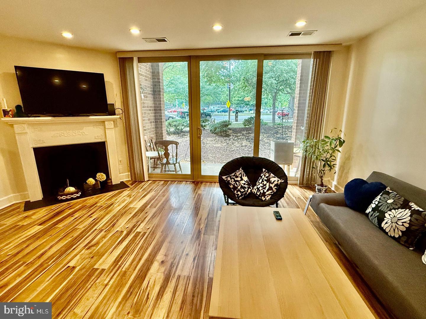 1605 S Hayes St #1 — photo