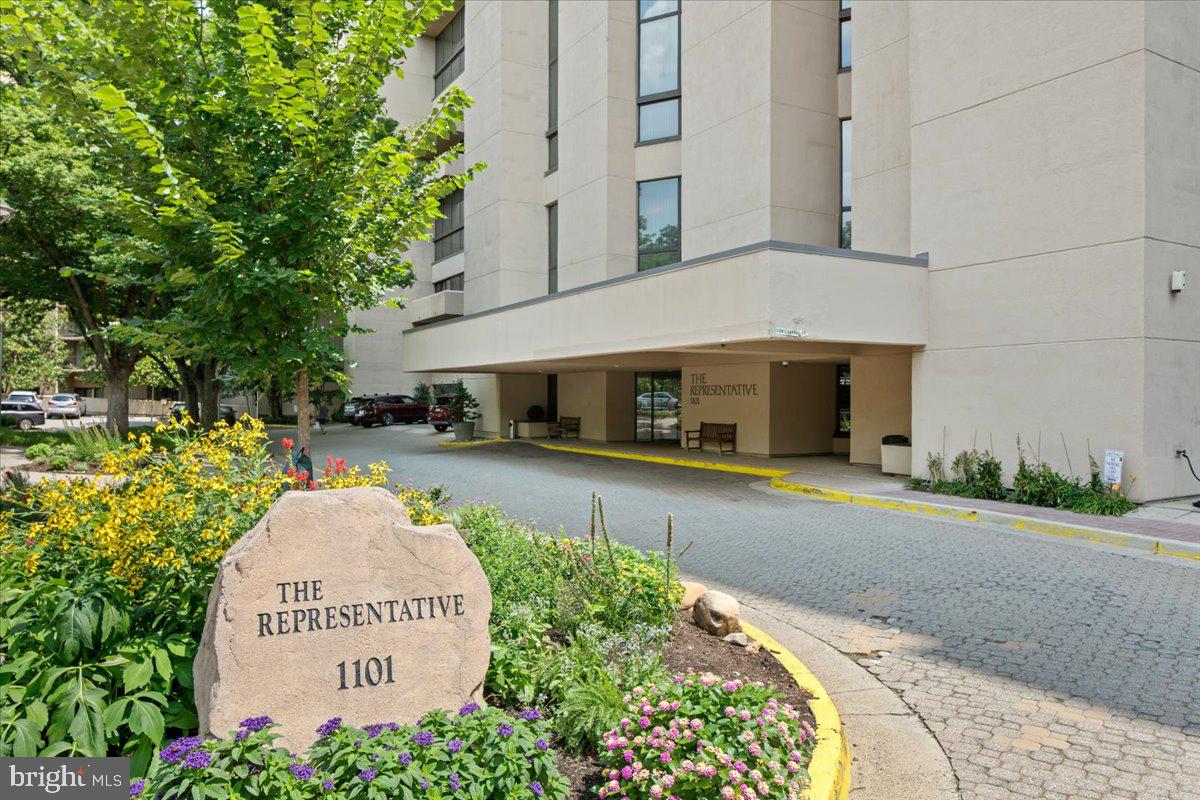 1101 S Arlington Ridge Rd #402 — photo