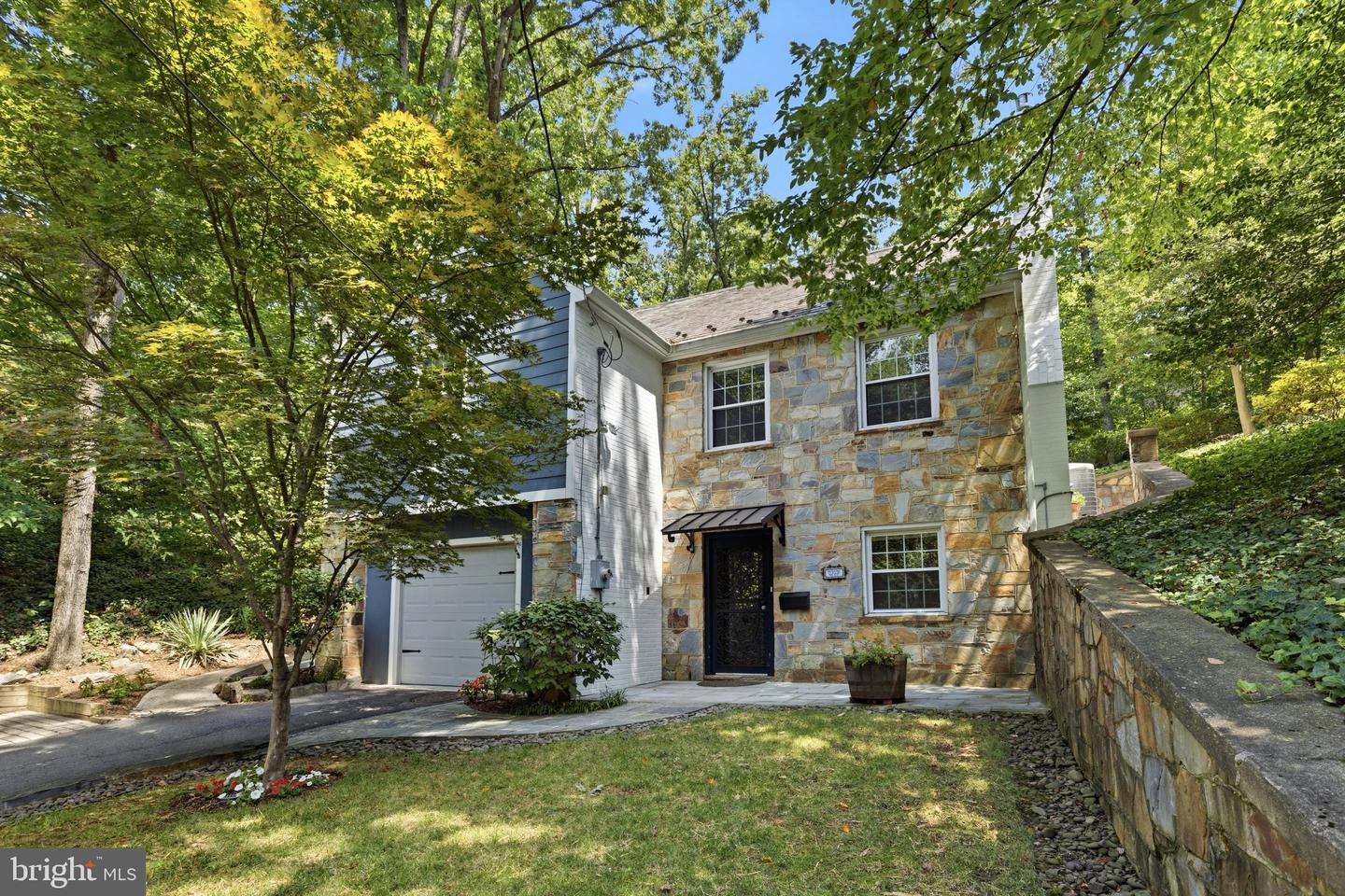 2617 S Arlington Ridge Rd — photo