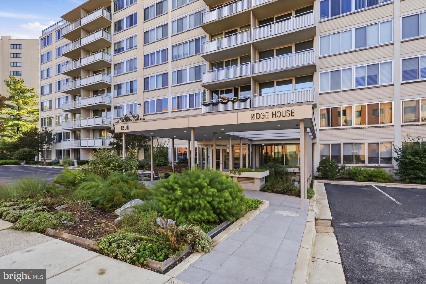 1301 S Arlington Ridge Rd #708 — photo